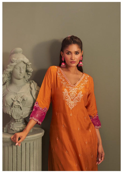 Dola silk suit